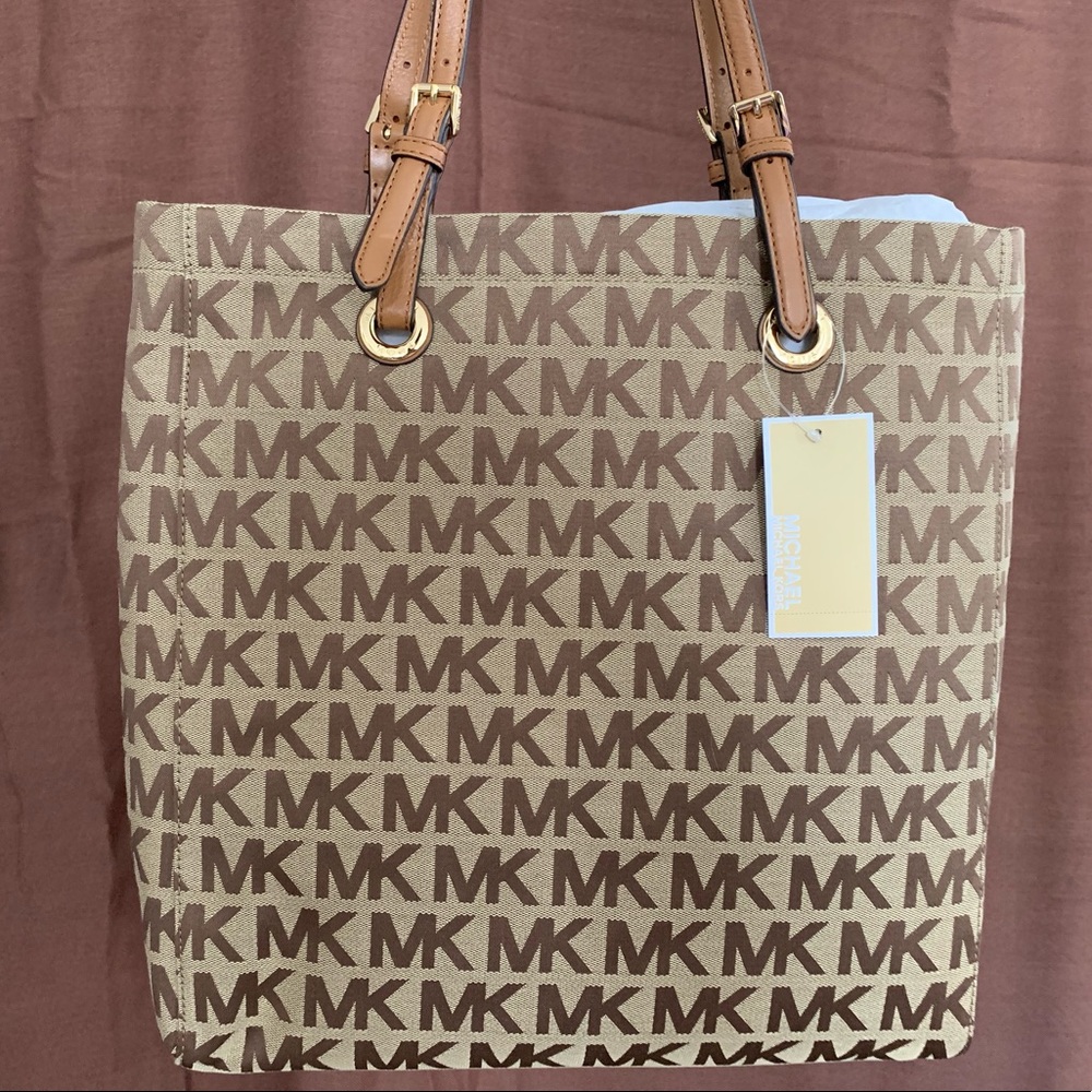 Micheal Kors Purse